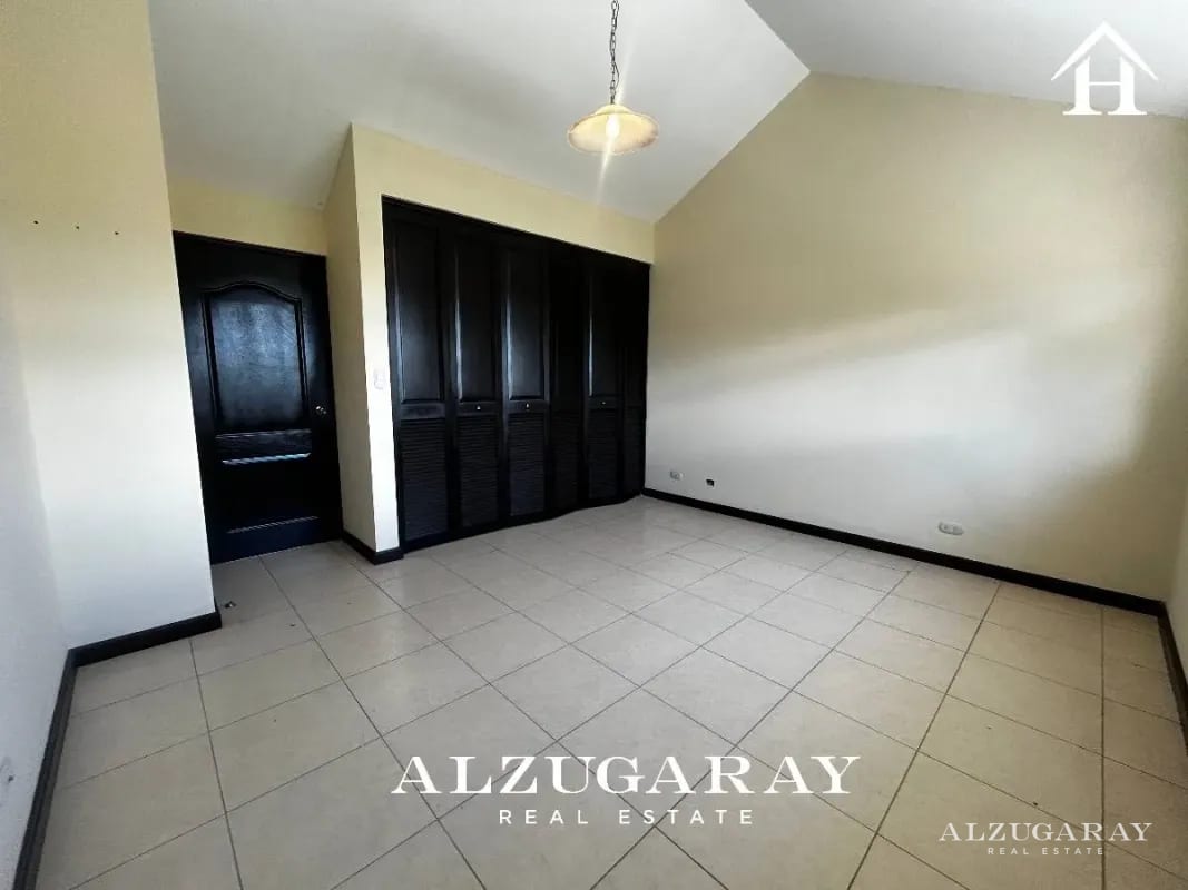 CASA AMPLIA C/ JARDIN, SAN JOSÉ PINULA - 3 HAB./ CONDOMINIO LOS MANANTIALES — Casa en Venta en Carretera a El Salvador, Guatemala, Ciudad — foto 6 de 11