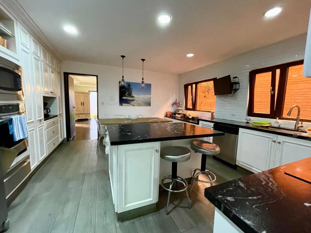 CASA VENTA ZONA 10, CONDOMINIO EXCLUSIVO, 440 MTS2~4 DORMITORIO 3.5 BAÑOS~4 PARQUEOS $1,150,000 DOLARES — Casa en Venta en Zona 10, Guatemala, Ciudad — foto 3 de 11