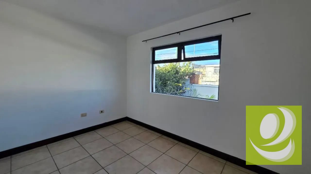 CASA RESIDENCIAL EN VENTA EN Z3 JARDINES DE LAS DALIAS — Casa en Venta en Zona 3 Mixco, Guatemala, Ciudad — foto 4 de 12