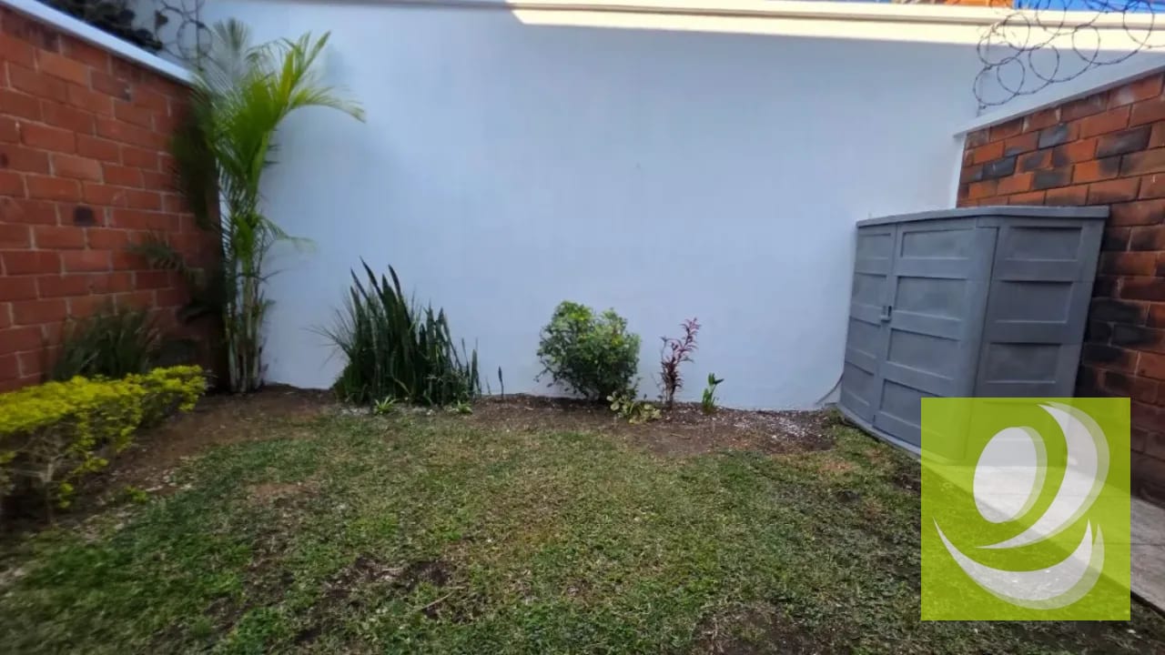CASA RESIDENCIAL EN VENTA EN Z3 JARDINES DE LAS DALIAS — Casa en Venta en Zona 3 Mixco, Guatemala, Ciudad — foto 3 de 12