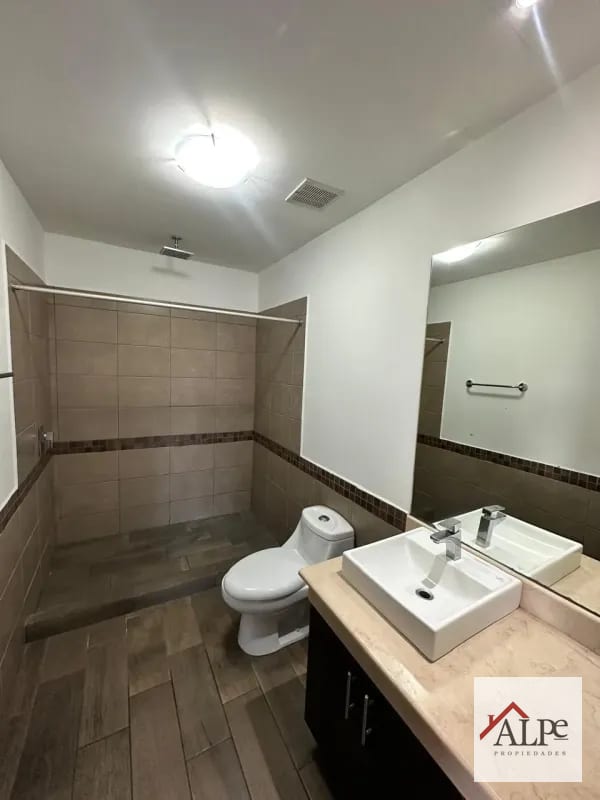 PENTHOUSE CON TERRAZA ZONA 10 — Apartamento en Alquiler en Verona, Zona 10, Guatemala, Ciudad — foto 12 de 15