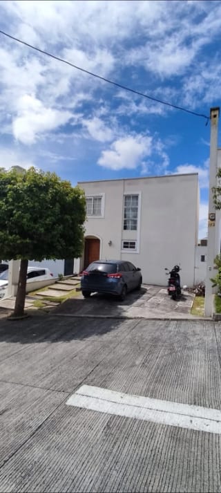 Casa en Venta Jardines de Arrazola KM 19.5 Fraijanes — Casa en Venta en Jardines de Arrazola, Carretera a El Salvador, Guatemala, Ciudad — miniatura 1 de 10