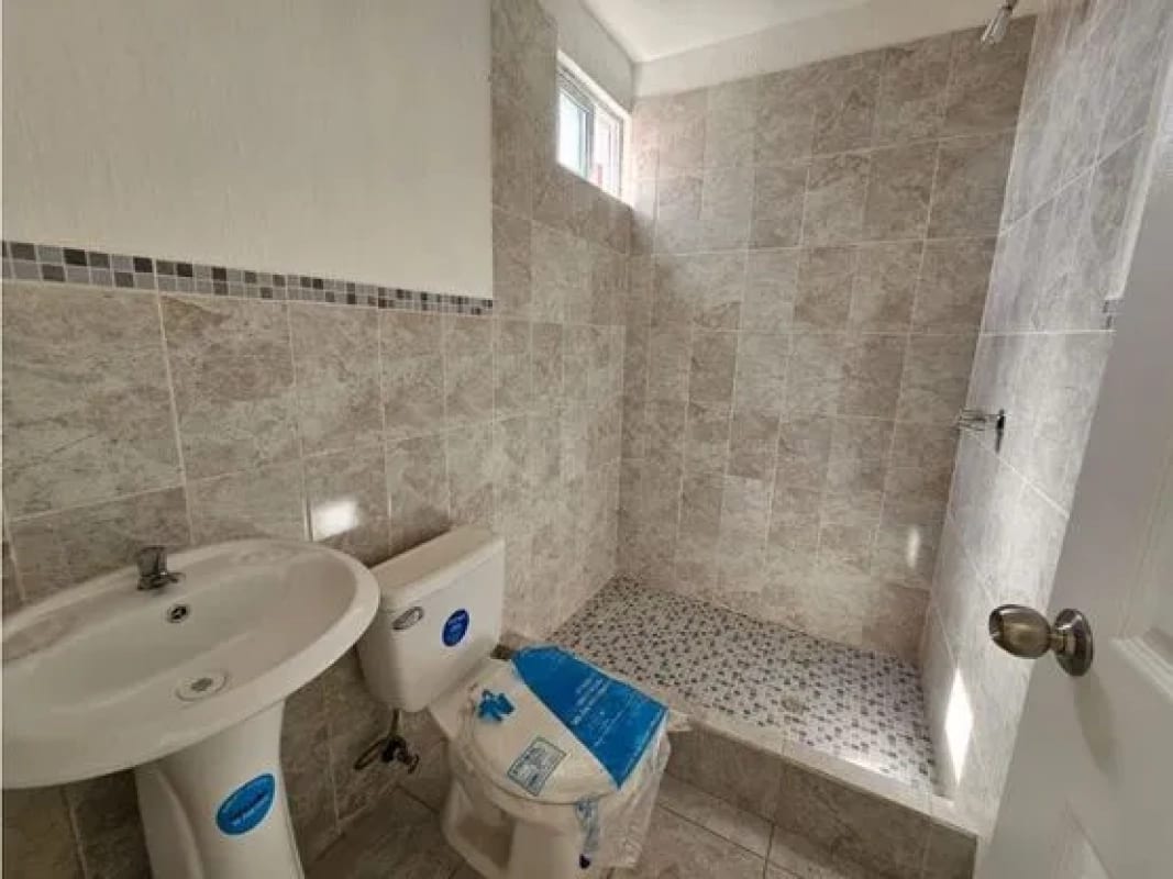CASA EN VENTA RESERVAS DE MINERVA — Casa en Venta en Zona 4 Mixco, Guatemala, Ciudad — foto 8 de 11