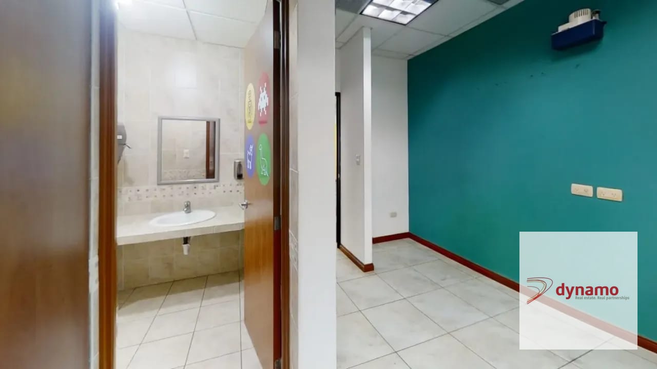 Amplia Oficina en Venta en Vista Hermosa II, Zona 15 — Oficina en Venta en Zona 15, Guatemala, Ciudad — foto 2 de 6