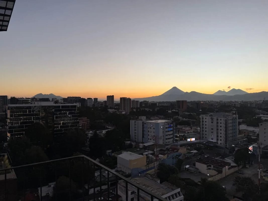 Apartamento en RENTA– Zona 10 (Salida UFM) — Apartamento en Alquiler en Zona 10, Guatemala, Ciudad — foto 9 de 10