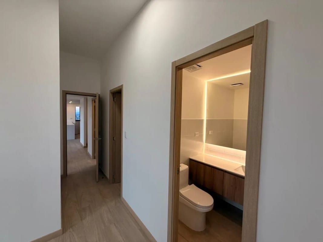 Apartamento en RENTA– Zona 10 (Salida UFM) — Apartamento en Alquiler en Zona 10, Guatemala, Ciudad — foto 3 de 10