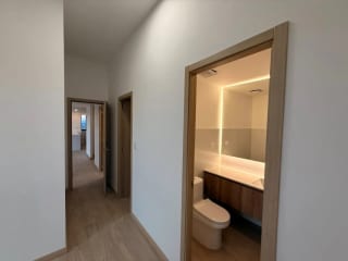 Apartamento en RENTA– Zona 10 (Salida UFM) — Apartamento en Alquiler en Zona 10, Guatemala, Ciudad — miniatura 3 de 10