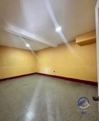 Amplia casa comercial en renta a cuadra y media del Parque Central de Zacapa — Casa en Alquiler en Rio Hondo, Zacapa — miniatura 7 de 9