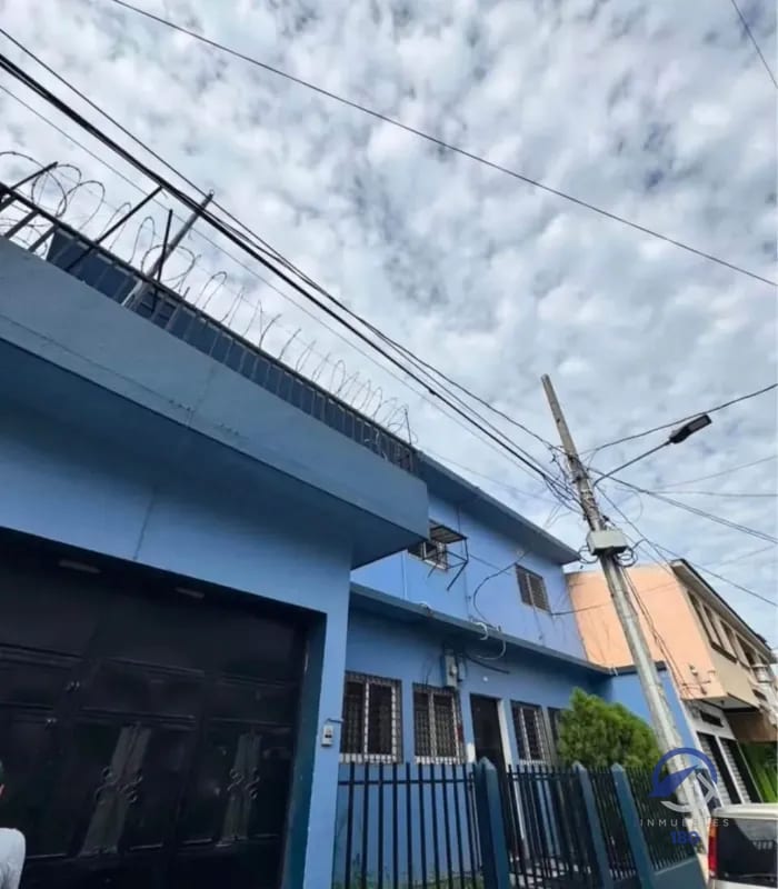 Amplia casa comercial en renta a cuadra y media del Parque Central de Zacapa — Casa en Alquiler en Rio Hondo, Zacapa — foto 1 de 9