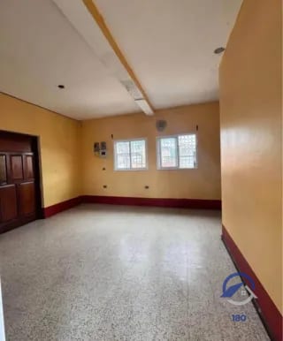 Amplia casa comercial en renta a cuadra y media del Parque Central de Zacapa — Casa en Alquiler en Rio Hondo, Zacapa — miniatura 6 de 9