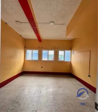 Amplia casa comercial en renta a cuadra y media del Parque Central de Zacapa — Casa en Alquiler en Rio Hondo, Zacapa — miniatura 5 de 9