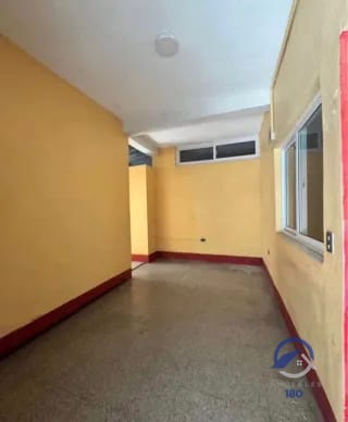 Amplia casa comercial en renta a cuadra y media del Parque Central de Zacapa — Casa en Alquiler en Rio Hondo, Zacapa — miniatura 2 de 9