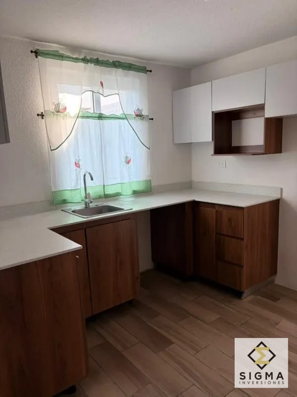Casa en Venta en Villas Turin - Zona 10 de Mixco, San Jacinto — Casa en Venta en Zona 10 Mixco, Guatemala, Ciudad — foto 3 de 14