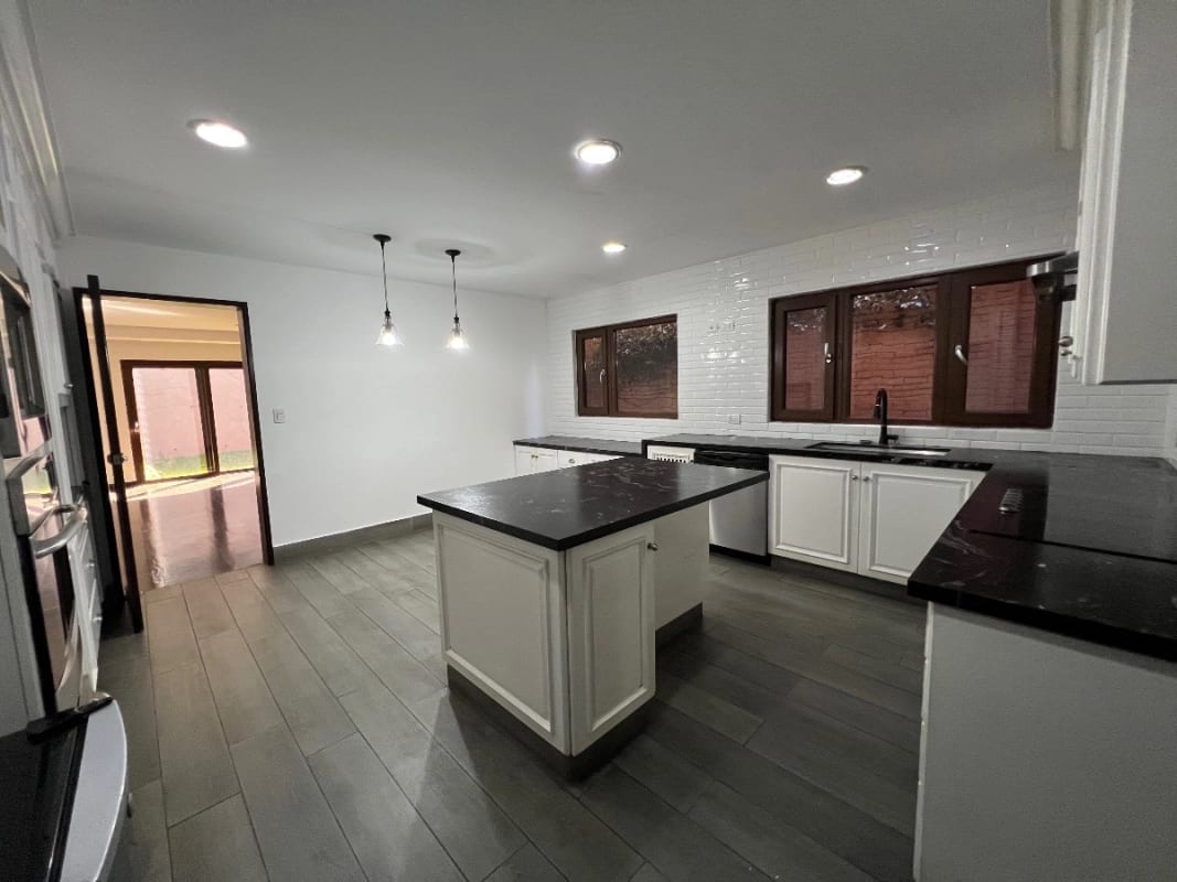 CASA VENTA ZONA 10, CONDOMINIO EXCLUSIVO, 440 MTS2~4 DORMITORIO 3.5 BAÑOS~4 PARQUEOS $1,150,000 DOLARES — Casa en Venta en Zona 10, Guatemala, Ciudad — foto 4 de 11