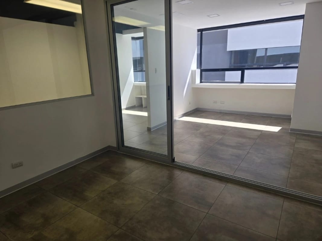 Oficina en Renta zona 10 — Oficina en Venta en Zona 10, Guatemala, Ciudad — foto 5 de 5