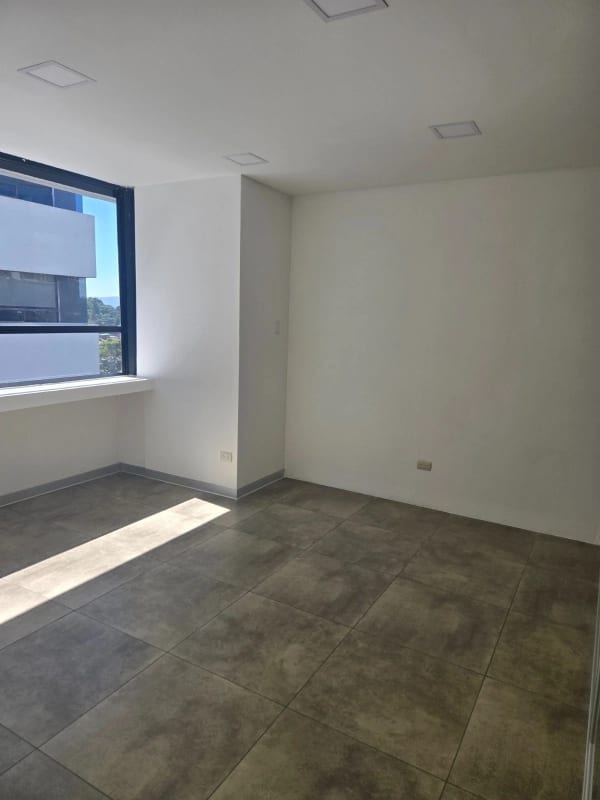Oficina en Renta zona 10 — Oficina en Venta en Zona 10, Guatemala, Ciudad — foto 4 de 5