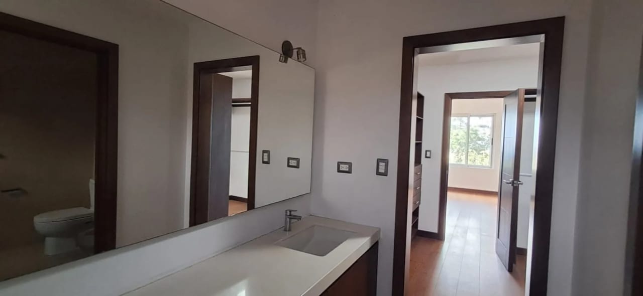 Alquiler Casa, La Loma de Los Pinos, Zona 16, Boulevard Acatàn — Casa en Alquiler en Zona 16, Guatemala, Ciudad — foto 8 de 12