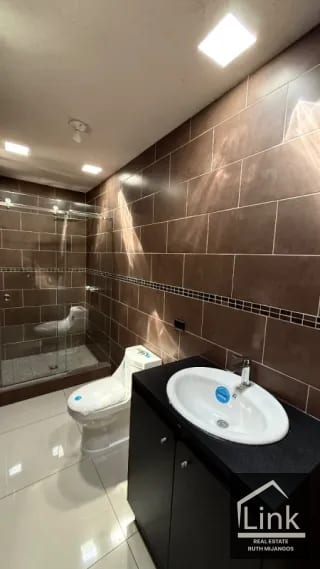 Venta de Casa SAN CRISTOBAL SECTOR B5 — Casa en Venta en Zona 8 Mixco, Guatemala, Ciudad — miniatura 6 de 11