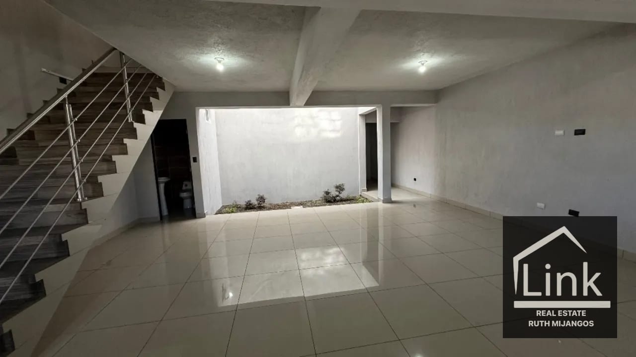 Venta de Casa SAN CRISTOBAL SECTOR B5 — Casa en Venta en Zona 8 Mixco, Guatemala, Ciudad — foto 3 de 11