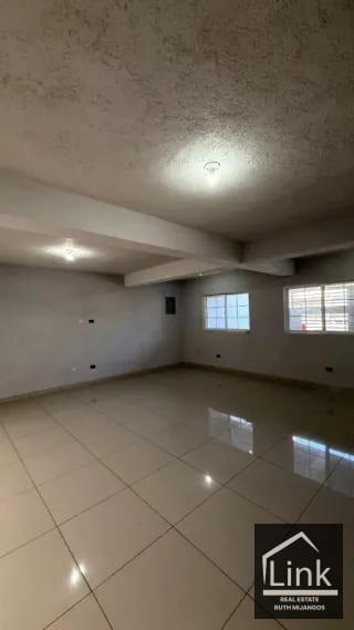 Venta de Casa SAN CRISTOBAL SECTOR B5 — Casa en Venta en Zona 8 Mixco, Guatemala, Ciudad — miniatura 2 de 11