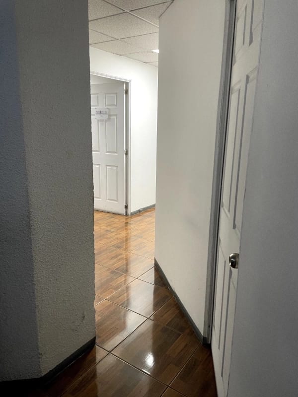 VENDO OFICINA EN ZONA 9 TORRE CANNET — Oficina en Venta en Zona 9, Guatemala, Ciudad — foto 11 de 16