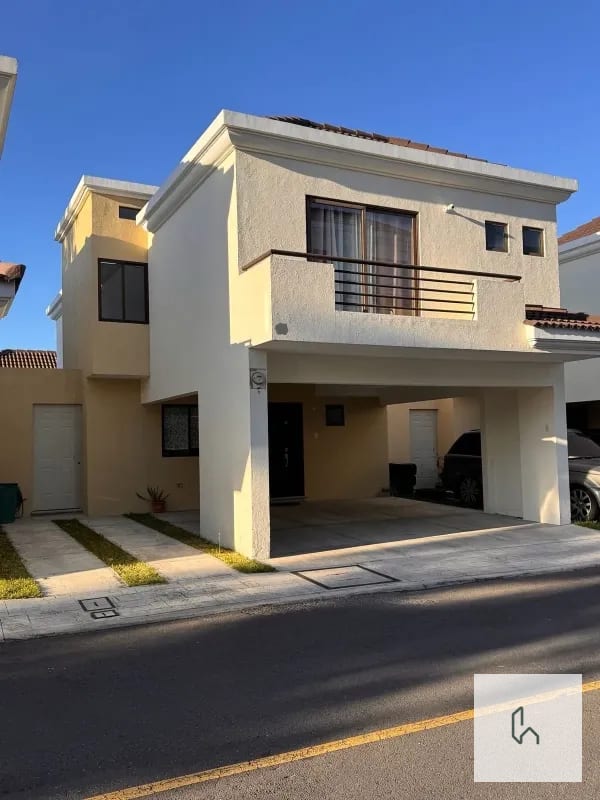 VENTA DE AMPLIA CASA EN VISTAS DE SAN ISIDRO Z.16 — Casa en Venta en Vistas de San Isidro, Zona 16, Guatemala, Ciudad — foto 1 de 11