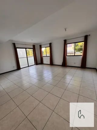VENTA DE AMPLIA CASA EN VISTAS DE SAN ISIDRO Z.16 — Casa en Venta en Vistas de San Isidro, Zona 16, Guatemala, Ciudad — miniatura 3 de 11