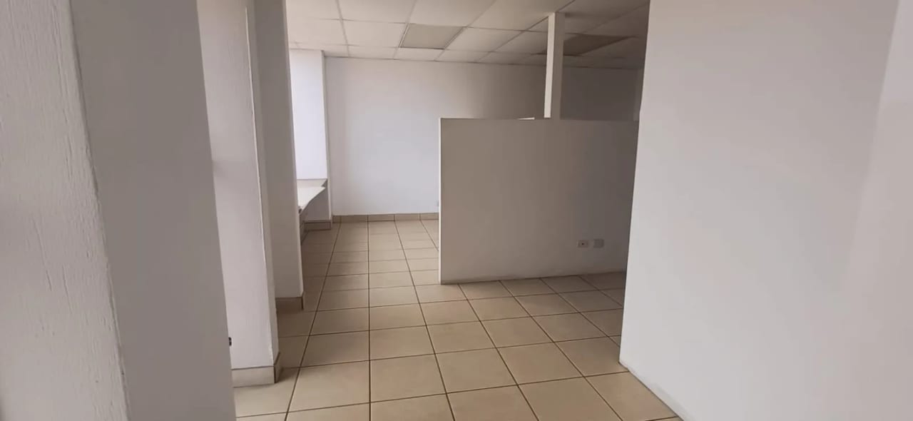 Oficina en Renta - Zona 9 — Oficina en Alquiler en Zona 9, Guatemala, Ciudad — foto 2 de 7