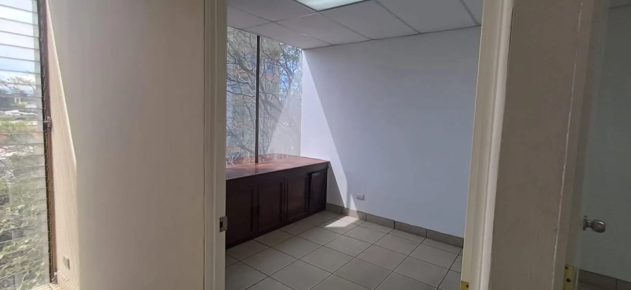 Se Renta Oficina en Zona 9 — Oficina en Alquiler en Zona 9, Guatemala, Ciudad — foto 3 de 6