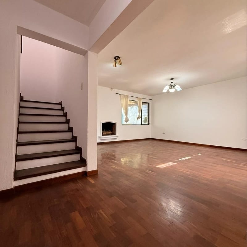 Casa amplia en venta - Entrada de San José Pinula (Km 16.5) — Casa en Venta en Carretera a El Salvador, Guatemala, Ciudad — foto 8 de 9
