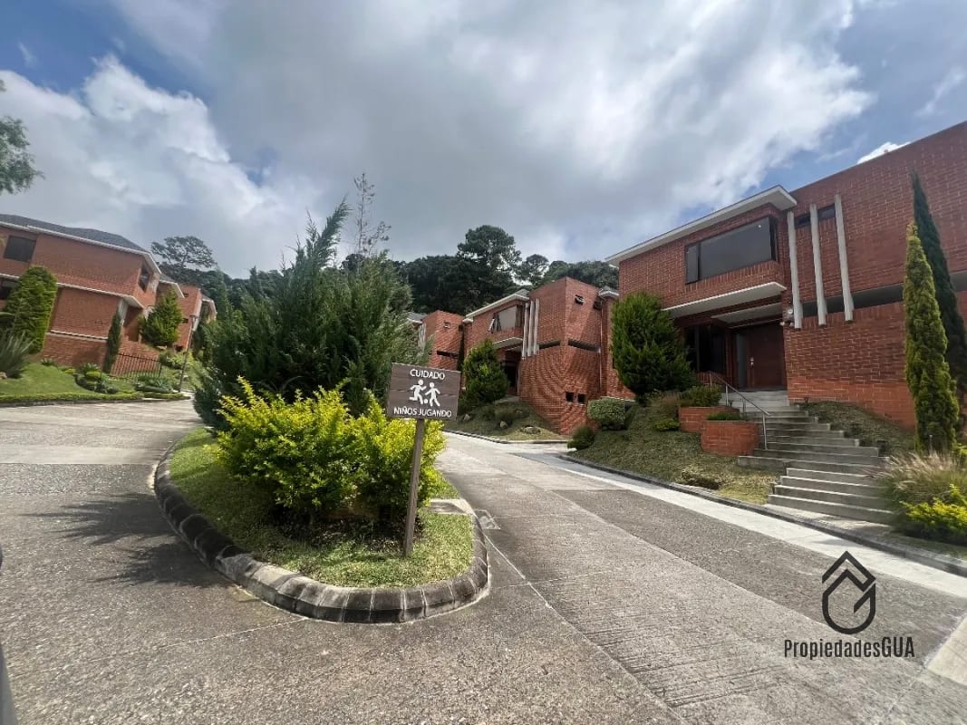 Casa con vista espectacular dentro de condominio en renta — Casa en Alquiler en Santa Catarina Pinula, Guatemala, Ciudad — foto 2 de 17