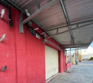 *PUERTO BARRIOS, VENDO PROPIEDAD COMERCIAL QUE INCLUYE BODEGAS, LOCALES Y OFICINAS* (+1) — Bodega / Ofibodega en Venta en Puerto Barrios, Izabal — miniatura 7 de 8