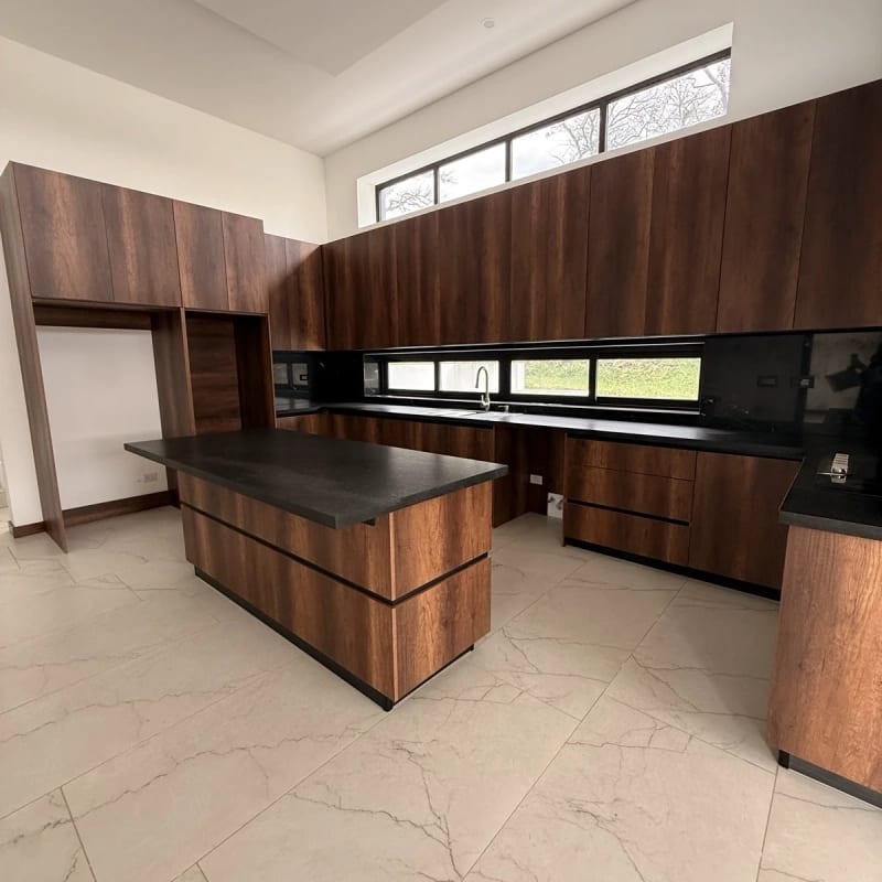 Casa en venta NUEVA | Piscina | Jardín | 5 hab | Sausalito Fraijanes — Casa en Venta en Sausalito, Carretera a El Salvador, Guatemala, Ciudad — foto 13 de 16