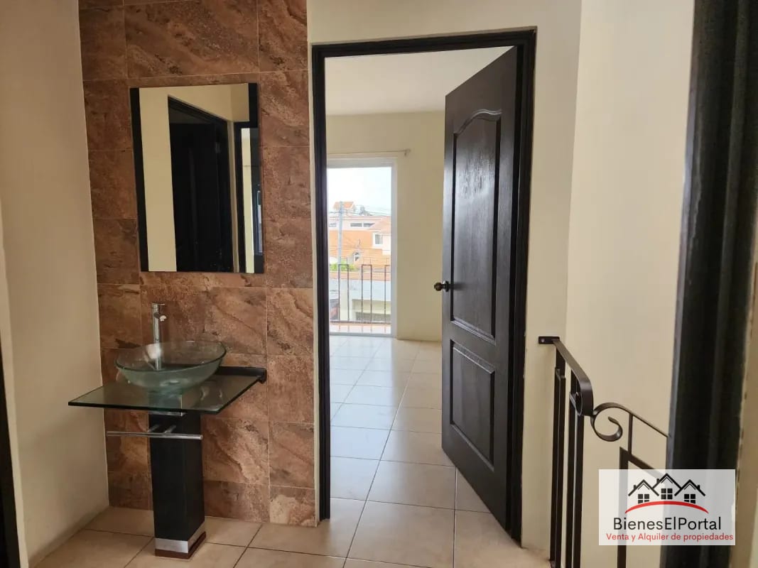 Casa en renta en Vista al Valle San Cristóbal — Casa en Venta en Vista al Valle, Zona 8 Mixco, Guatemala, Ciudad — foto 1 de 6