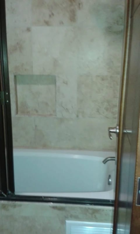Apto. en Venta en Edificio Zona 10. — Apartamento en Venta en Zona 10, Guatemala, Ciudad — foto 15 de 17