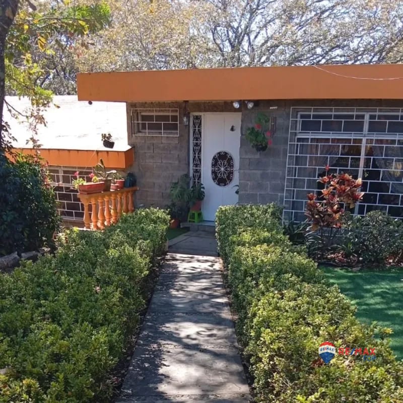 VENDO CASA EN SECTOR A-10, SAN CRISTÓBAL 4 HABITACIONES / AMPLIO JARDÍN POSTERIOR — Casa en Venta en Zona 8 Mixco, Guatemala, Ciudad — foto 1 de 7