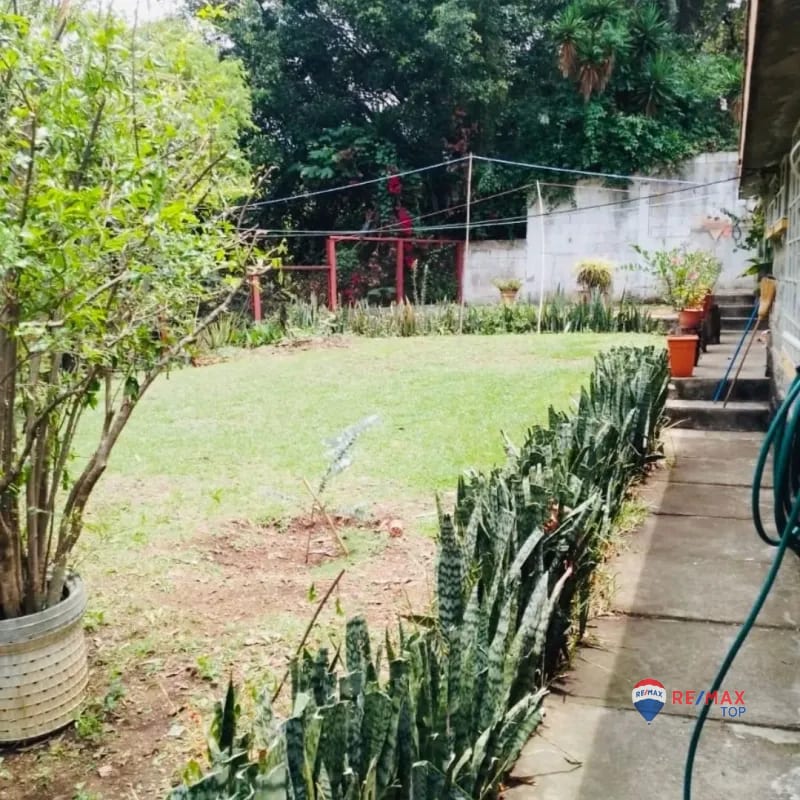 VENDO CASA EN SECTOR A-10, SAN CRISTÓBAL 4 HABITACIONES / AMPLIO JARDÍN POSTERIOR — Casa en Venta en Zona 8 Mixco, Guatemala, Ciudad — foto 3 de 7