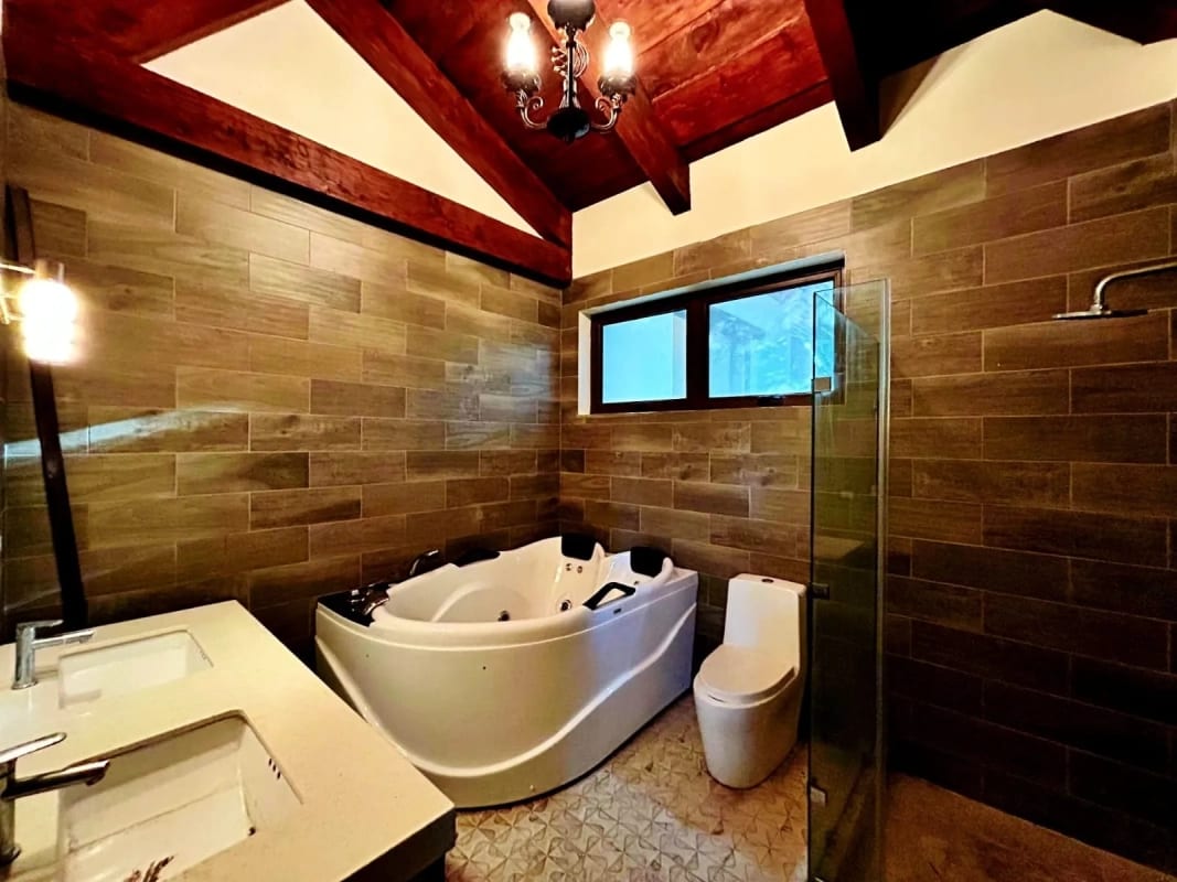 PROPIEDAD EN VENTA SOBRE CARRETERA INTERAMERICANA Km.33.8 — Casa en Venta en Santa Maria Cauqué, Sacatepéquez — foto 7 de 14