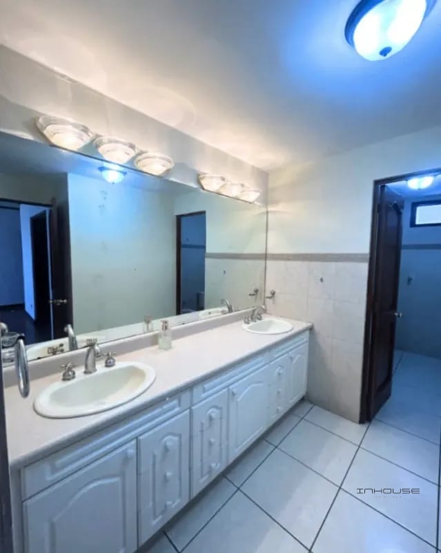 APARTAMENTO EN VENTA ZONA 10 EN NIVEL ALTO — Apartamento en Venta en Zona 10, Guatemala, Ciudad — foto 2 de 11
