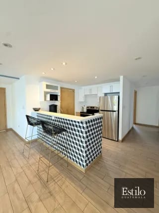APARTAMENTO AMUEBLADO EN VENTA ZONA 10 — Apartamento en Venta en Zona 10, Guatemala, Ciudad — miniatura 4 de 9