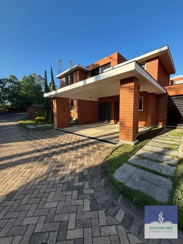 CASA EN ALQUILER de 4 habitaciones, zona 16 — Casa en Alquiler en Loma de Los Pinos, Zona 16, Guatemala, Ciudad — foto 1 de 9
