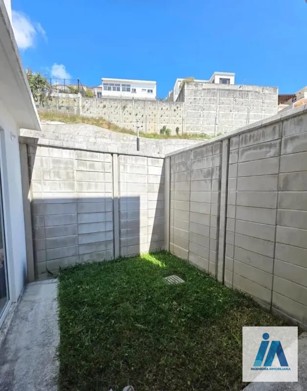 CASA EN VENTAšSecoya de Arrazola, Km 16.5 Fraijanes Una casa diseƱada para ofrecer comodidad con una increĆble terraza con pĆ©rgola ideal para tus reuniones sociales. ā Casa en Venta en Fraijanes, Carretera a El Salvador, Guatemala, Ciudad ā foto 5 de 14