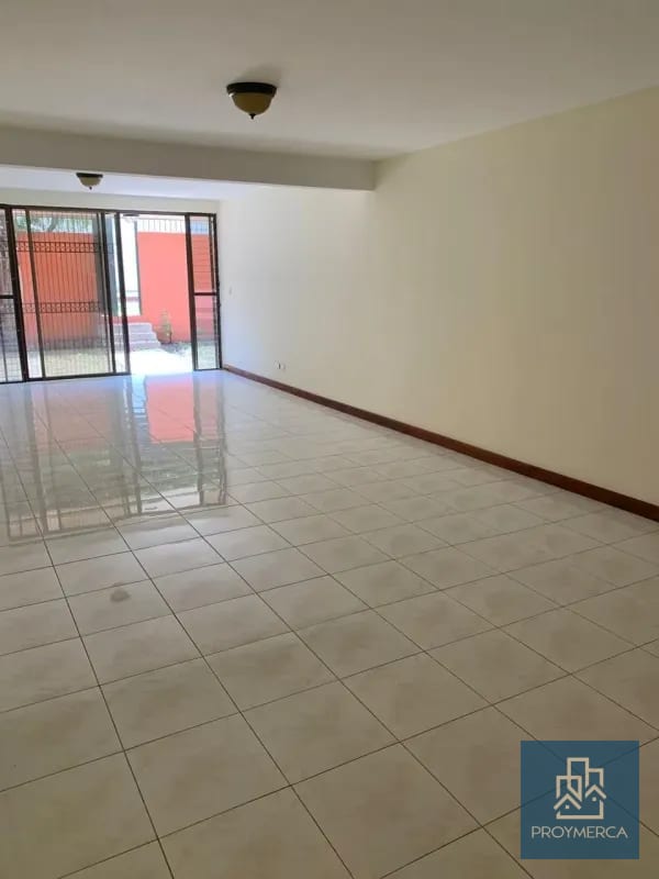 Apartamento con jardín en venta, Zona 10 — Apartamento en Venta en Zona 10, Guatemala, Ciudad — foto 1 de 9