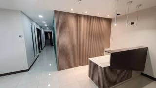 OFICINAS EN RENTA EDIFICIO RENOVATI ZONA 10 — Oficina en Alquiler en Renovati, Zona 10, Guatemala, Ciudad — miniatura 1 de 8