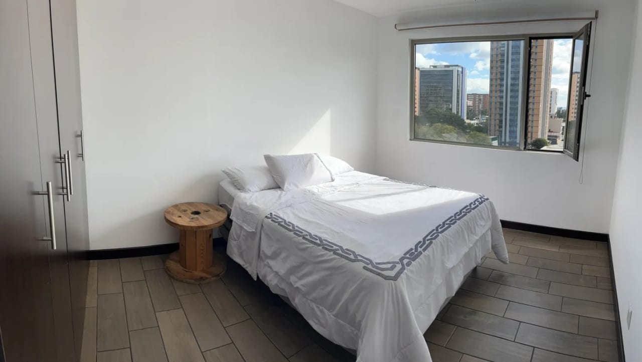 Apartamento amueblado en Zona 10 — Apartamento en Alquiler en Zona 10, Guatemala, Ciudad — foto 3 de 5