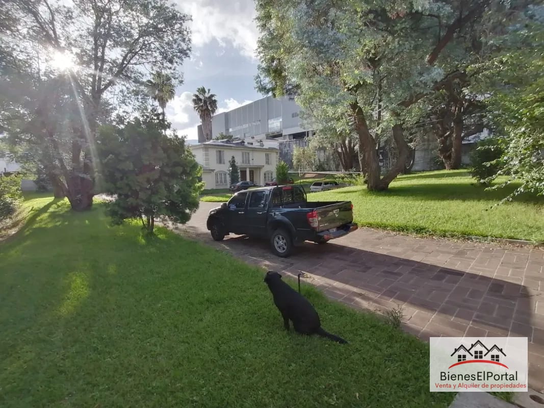 Propiedad con terreno amplio en San Cristóbal — Casa en Venta en Zona 8 Mixco, Guatemala, Ciudad — foto 2 de 4