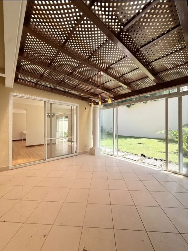 Vendo linda casa en  Portal del Bosque Kms. 22.5 CAES — Casa en Venta en Portal del Bosque, Carretera a El Salvador, Guatemala, Ciudad — foto 8 de 17