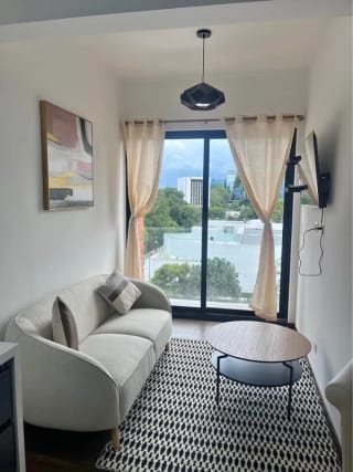 Apartamento en Alquiler | Edificio Brunelo | Zona 10 | Amueblado y excelente ubicación — Apartamento en Alquiler en Brunelo, Zona 10, Guatemala, Ciudad — miniatura 1 de 9