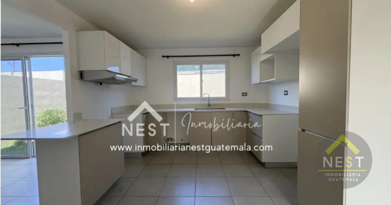 Casa amplia en venta | CUMBRES DE LA ARBOLEDA - Km 21.5 CAES — Casa en Venta en Cumbres de La Arboleda, Carretera a El Salvador, Guatemala, Ciudad — foto 1 de 17