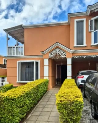 CASA EN VENTA EN CAES KM 29 CON PISCINA — Casa en Venta en Villas de San Martin de Allende, Carretera a El Salvador, Guatemala, Ciudad — miniatura 1 de 9
